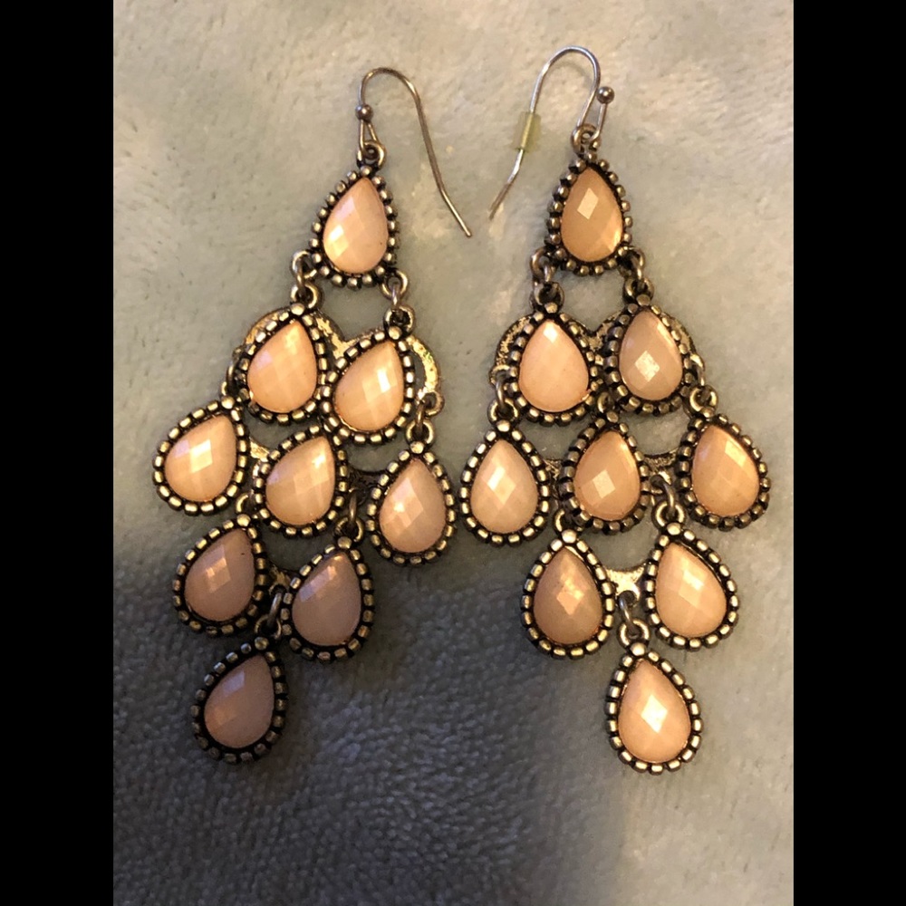 Teardrop pierced earrings.